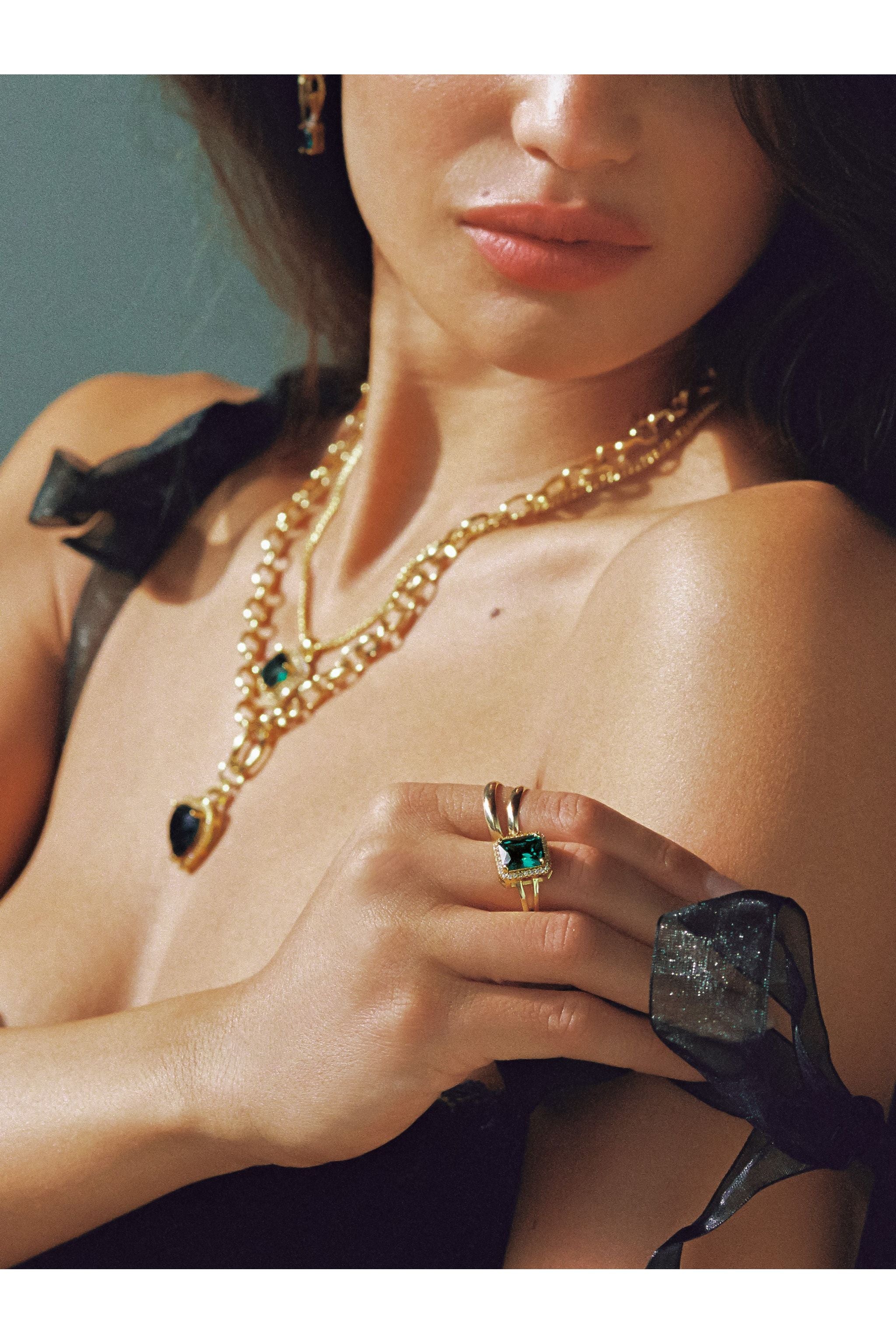 The Gold Band Ring - Image 3