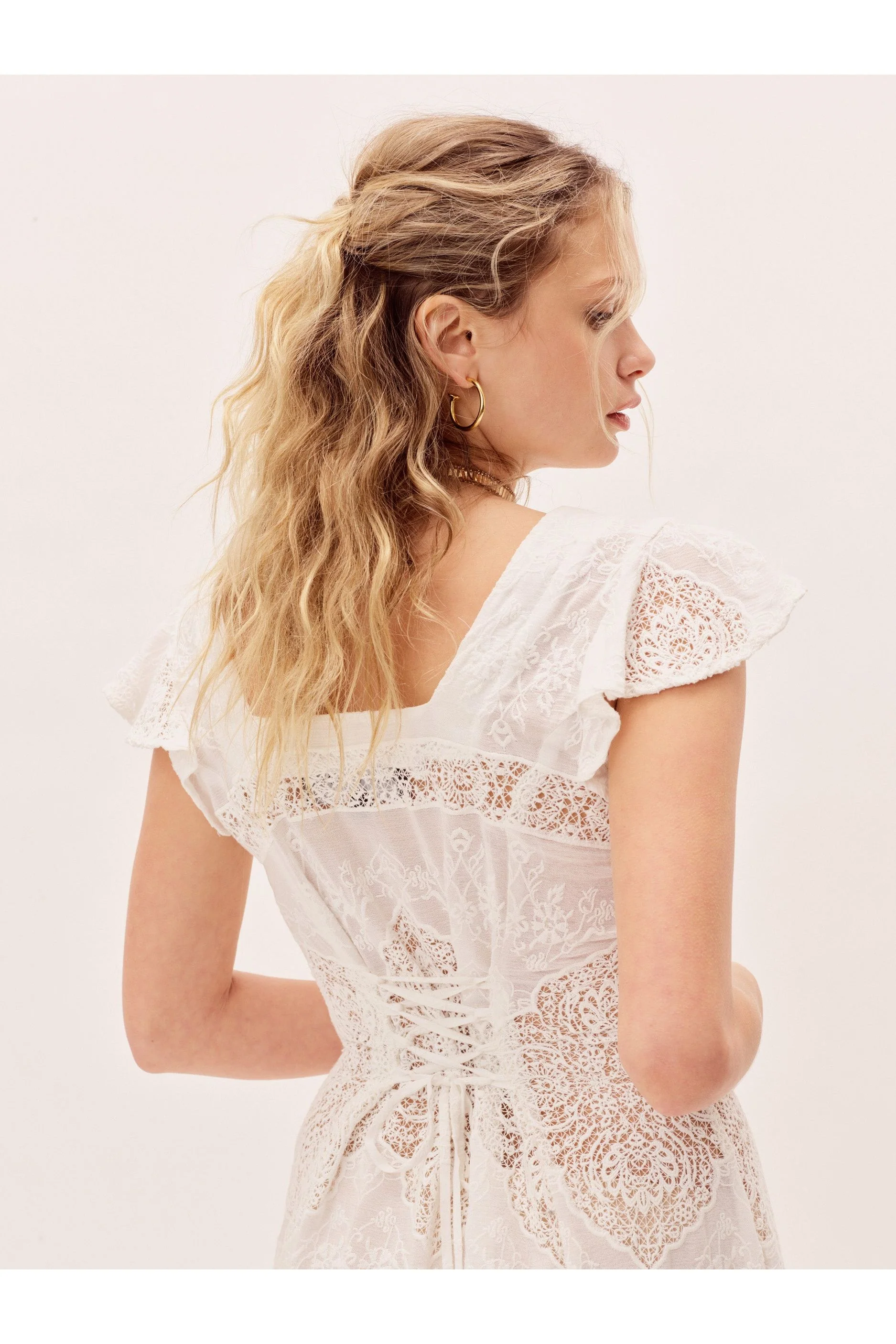 The Medium Cecilia Hoop Earrings - Image 3